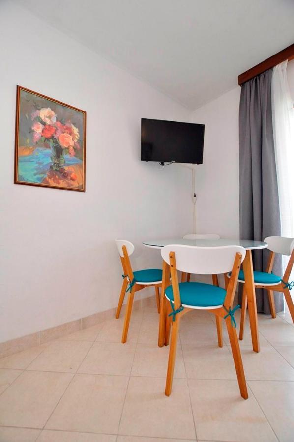 Apartmani More ドルヴェニク エクステリア 写真