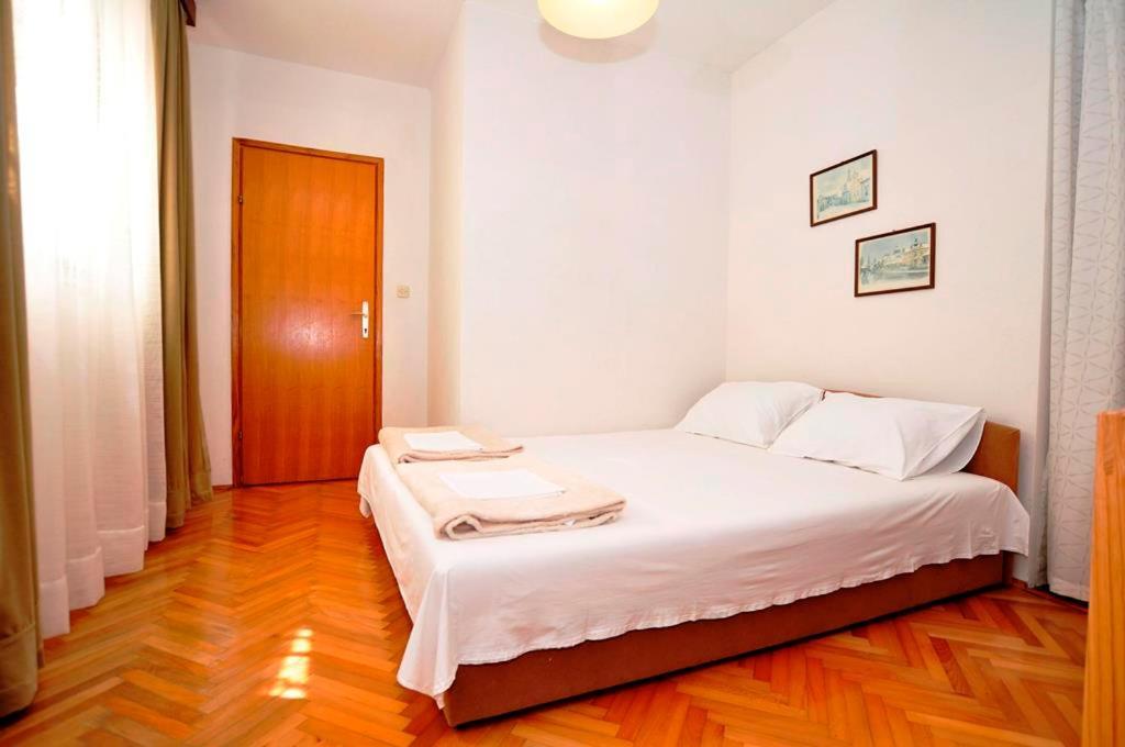 Apartmani More ドルヴェニク エクステリア 写真