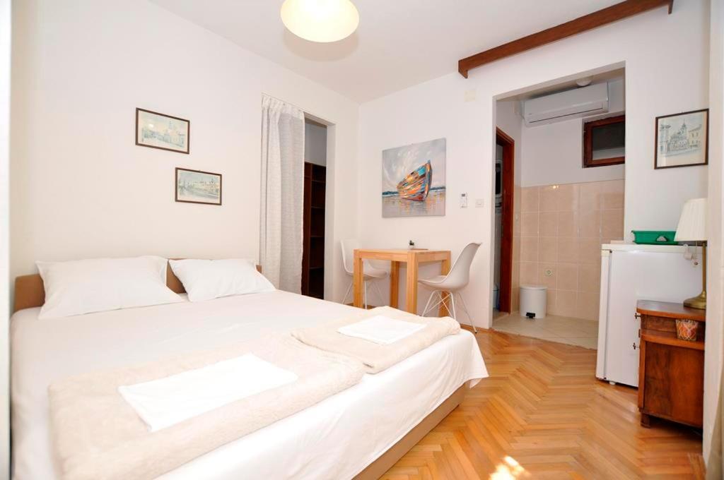 Apartmani More ドルヴェニク エクステリア 写真
