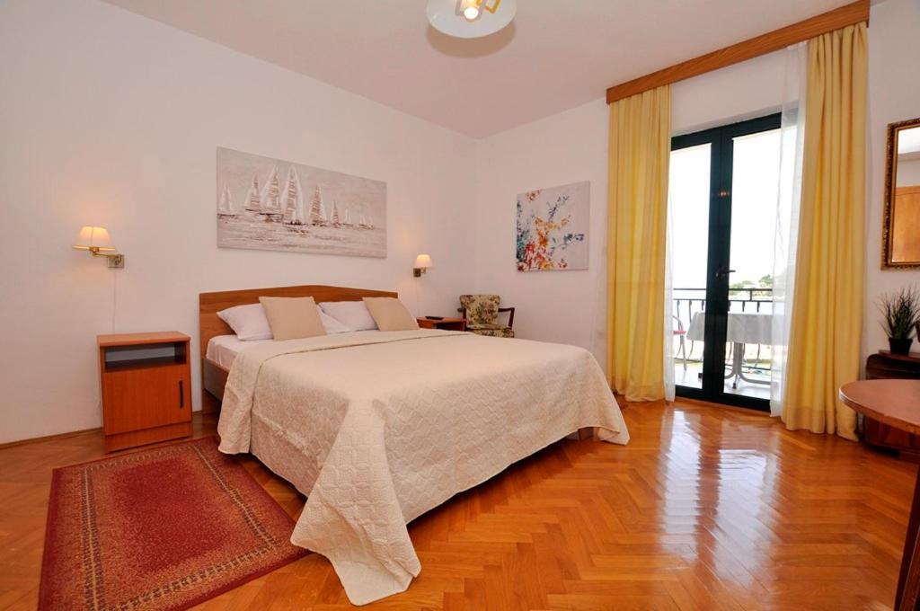 Apartmani More ドルヴェニク エクステリア 写真